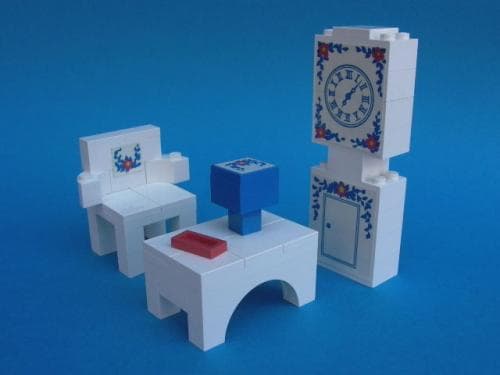 LEGO sættet Grandfather Clock, Chair and Table