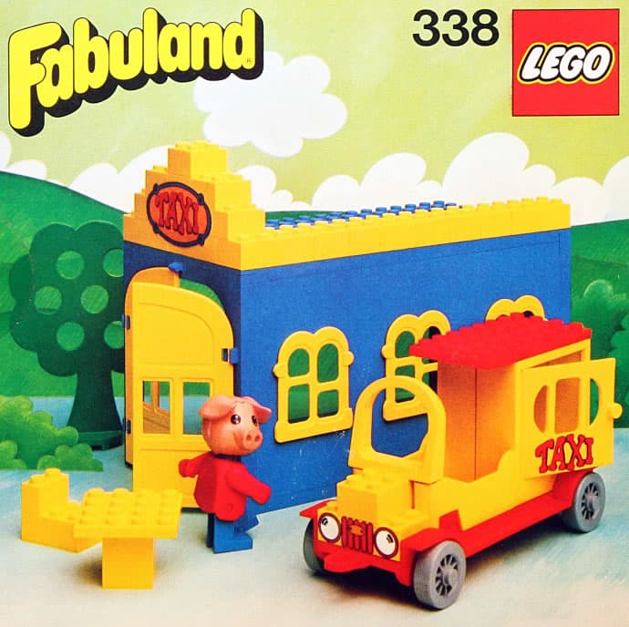 LEGO sættet Blondi the Pig and Taxi Station