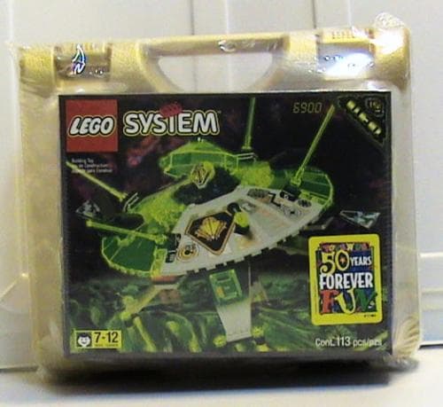 LEGO sættet Cyber Saucer TRU 50 Years Forever Fun Bundle