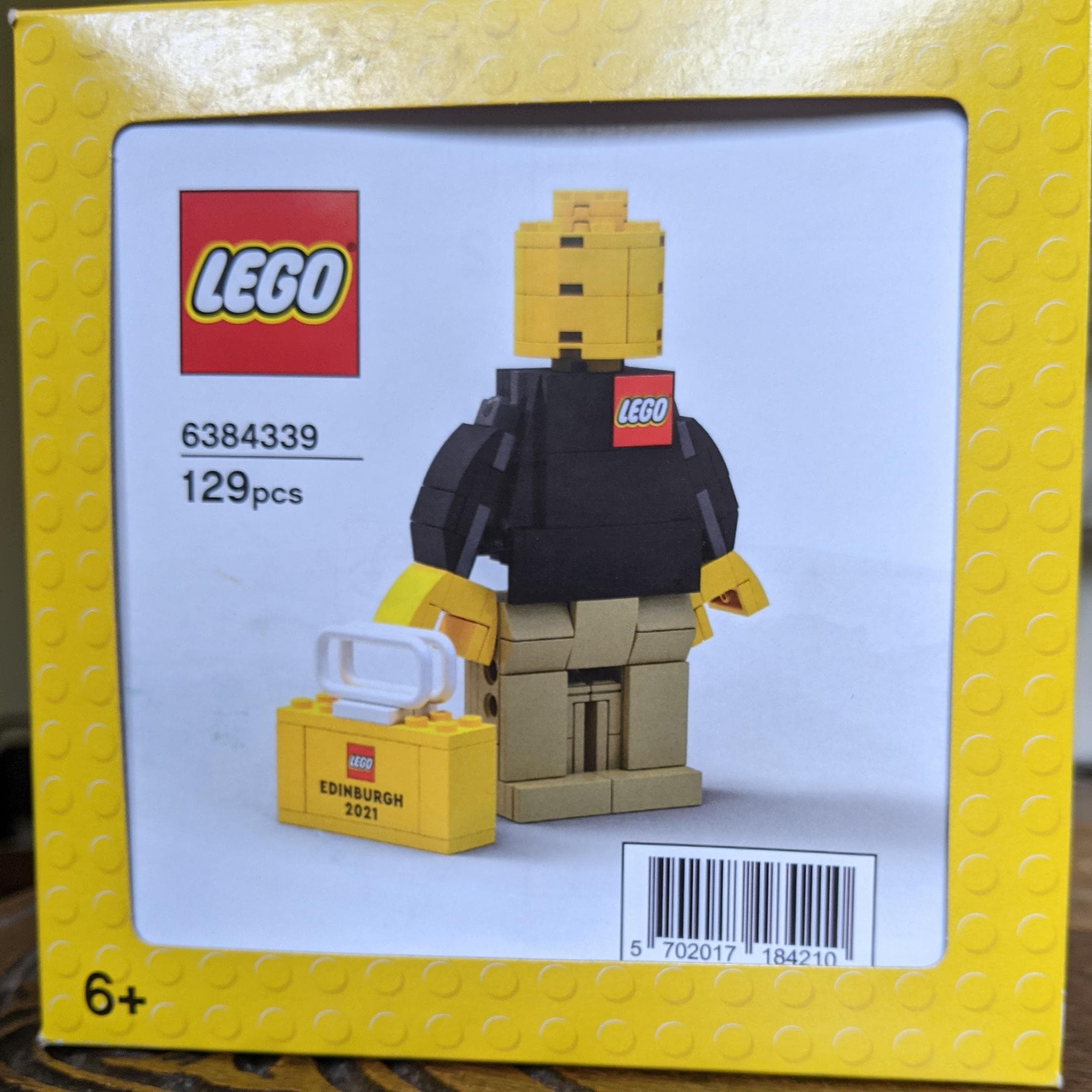LEGO sættet Edinburgh Brand Store Opening Associate Figure
