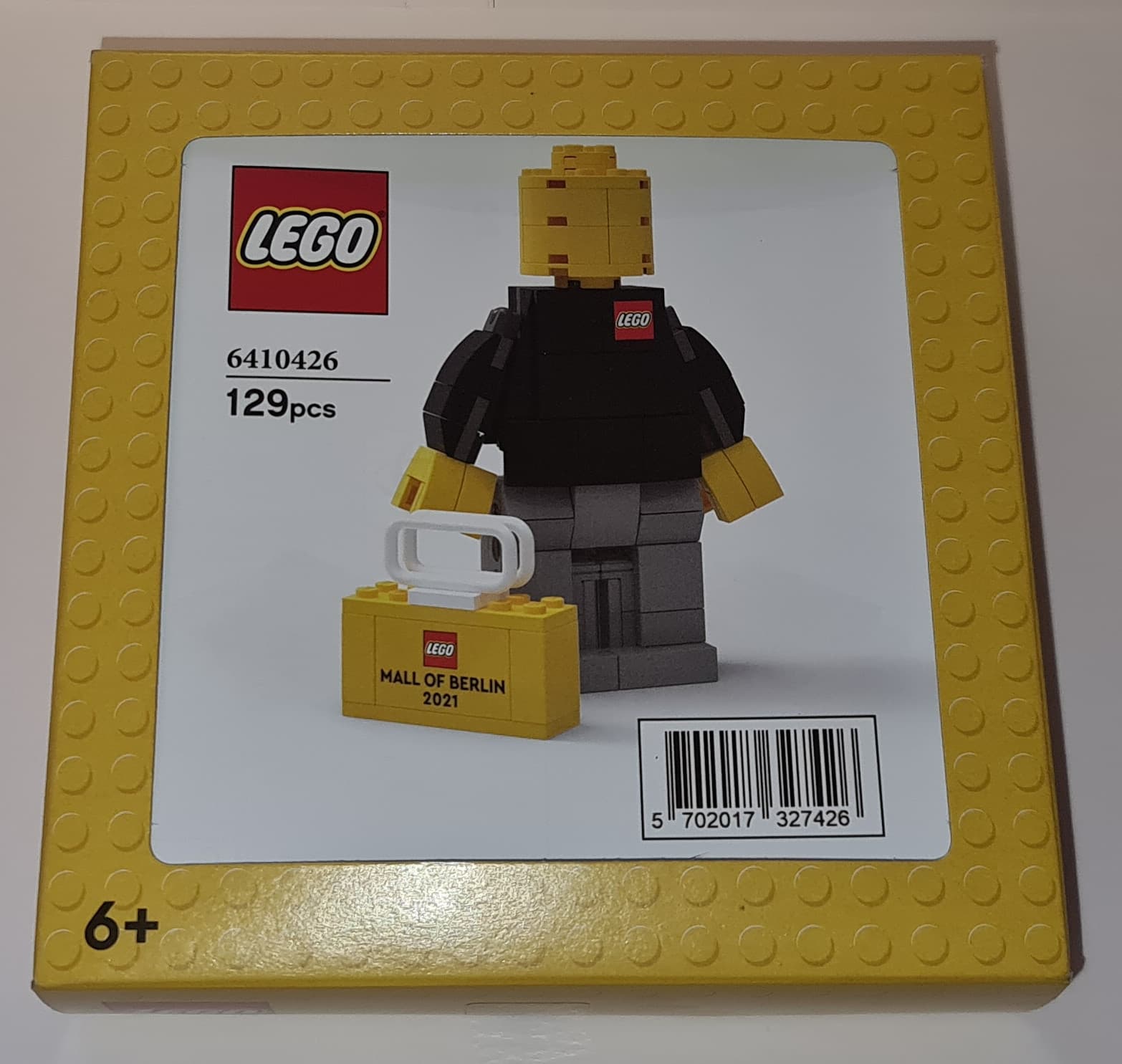 LEGO sættet Mall of Berlin Brand Store Opening Associate Figure