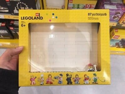 LEGO sættet Brick Wall Photo Display