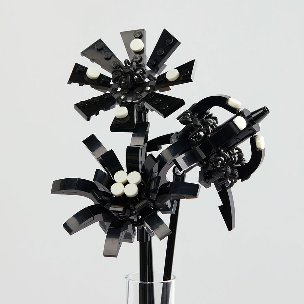 LEGO sættet Black Spiders Flower Pack