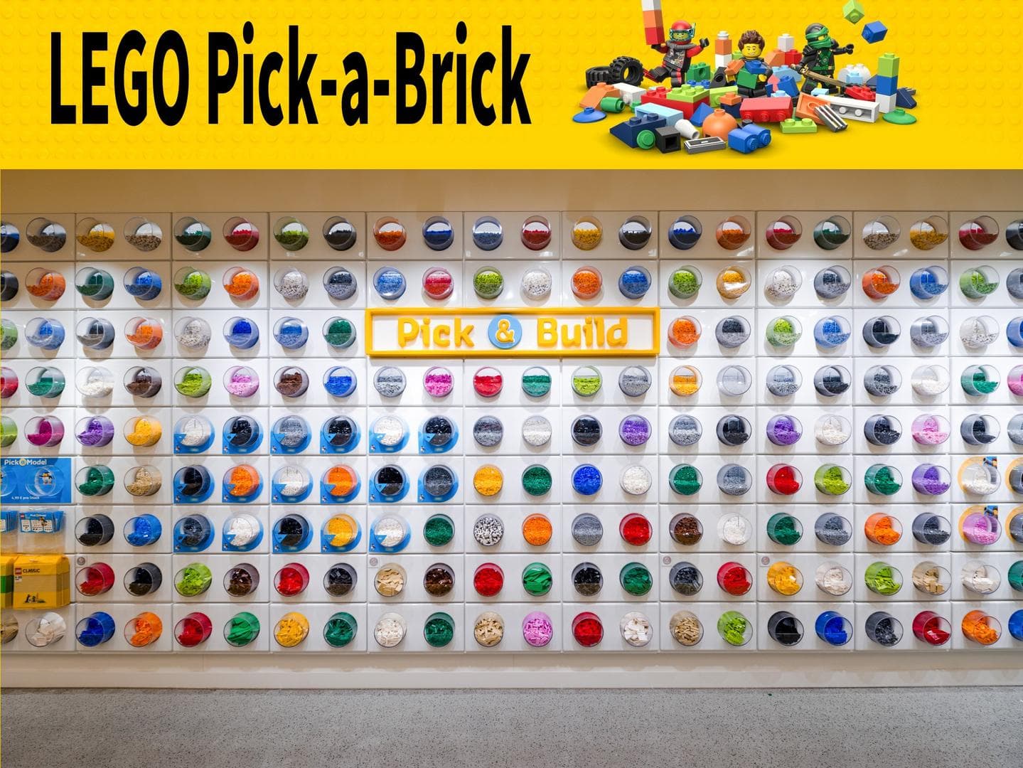 LEGO sættet 2023 Pick-a-Brick and Bricks & Pieces Parts